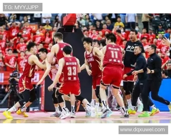 杭州足球队在冠军赛中的强势表现与战术分析